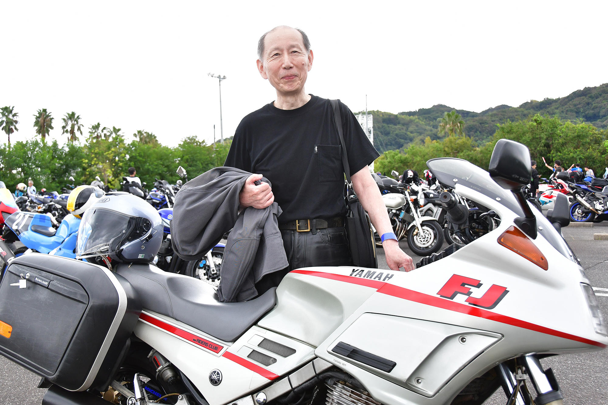 ↑バイク歴は間もなく50年、FJ1200には30年近く乗り継いでいるというベテランライダーさん。