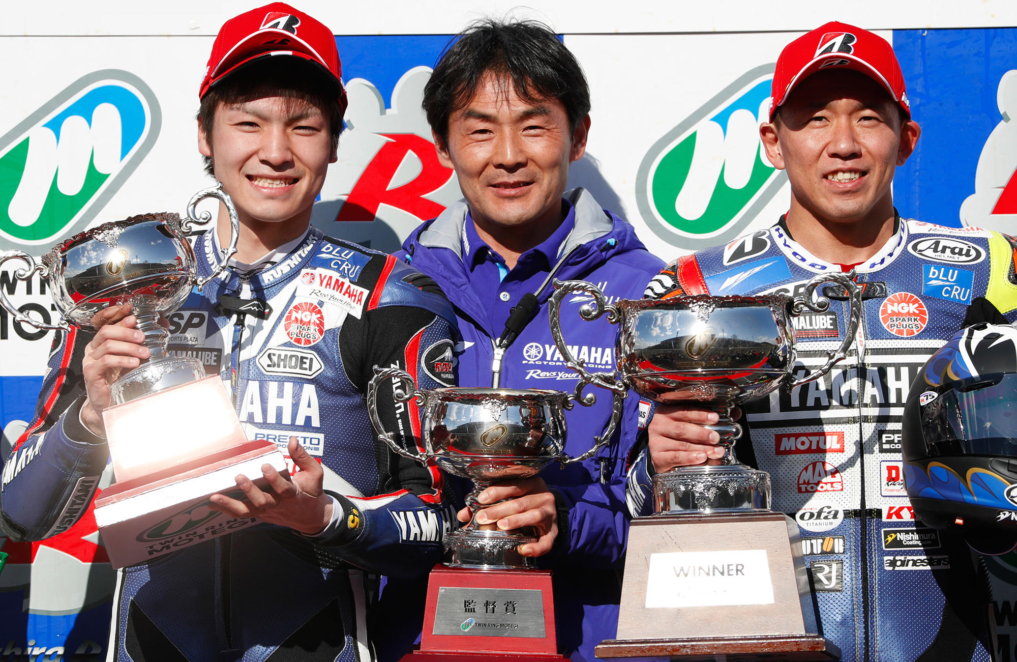 イベントには、「YAMAHA FACTORY RACING TEAM」の中須賀選手と野左根選手、そして吉川和多留監督が登場します。