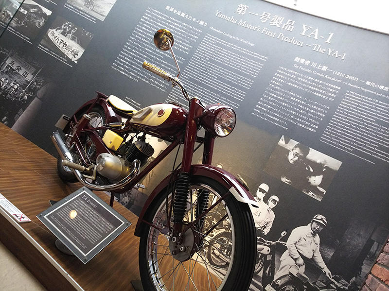 創業63年と歴史あるヤマハのバイクを眺めながら昔のバイク話に花咲かせるのも良し、