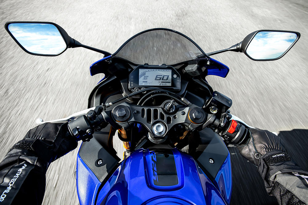 NEW YZF-R25のレーシーなイメージを感じていただけていますでしょうか？