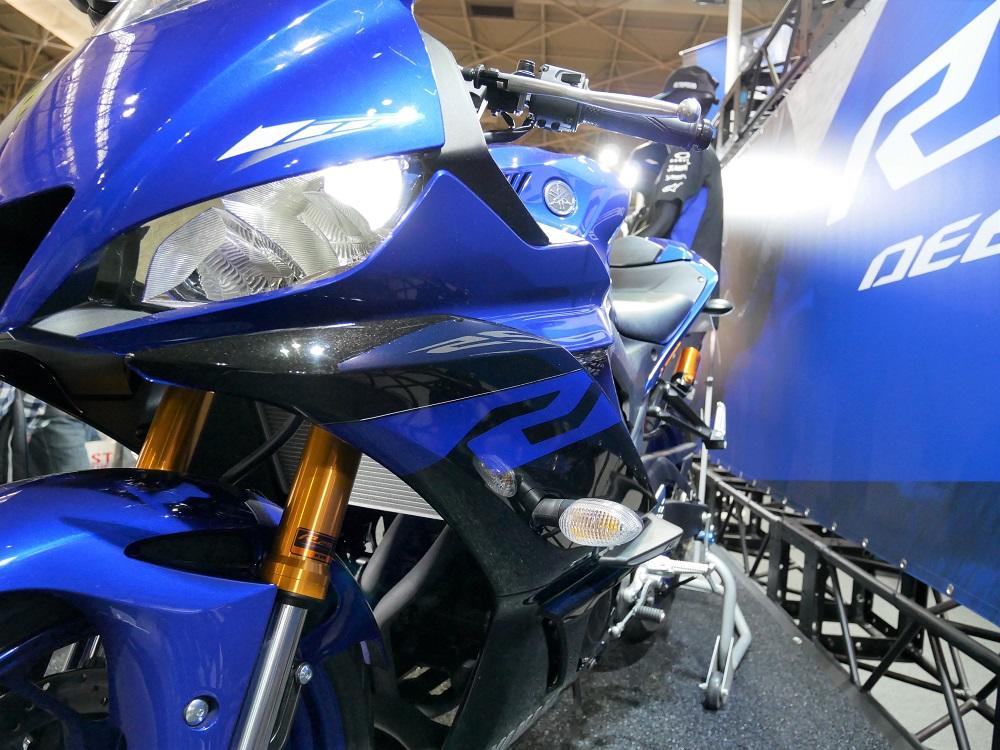 発売した当初から私と同世代である20代、また10代から人気があるYZF-R25ですが、会場には年齢関係なく、多くの方が足を止めて新型YZF-R25を見ていらっしゃいました。