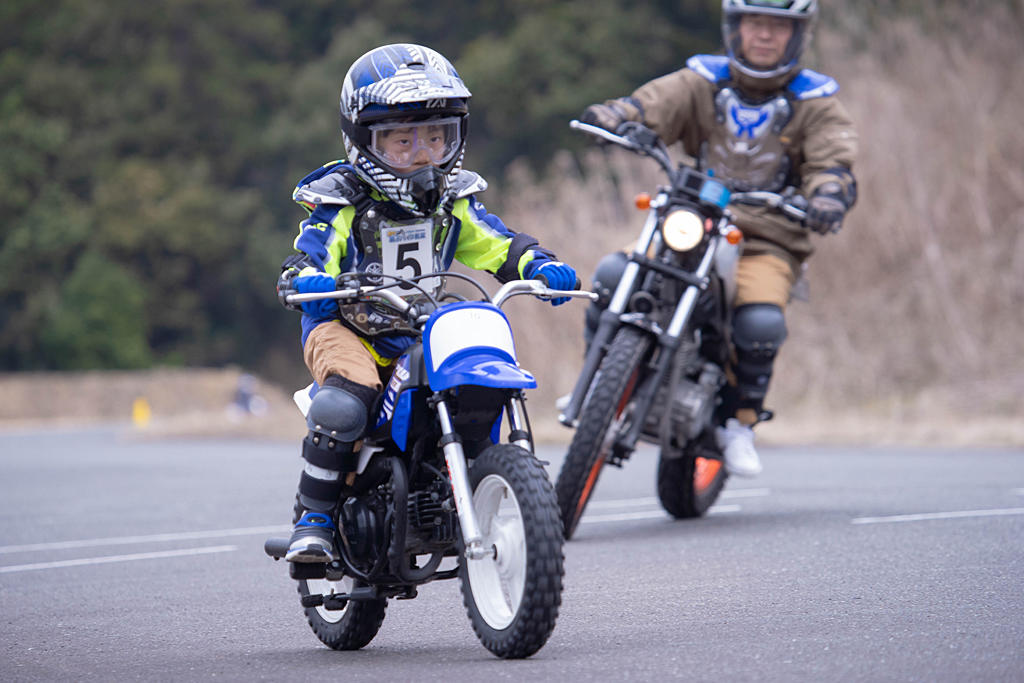 教室で学べるのはバイク操作だけではなく、バイクに乗って初めて分かる「運転者の視点」なんかも学べるそう。