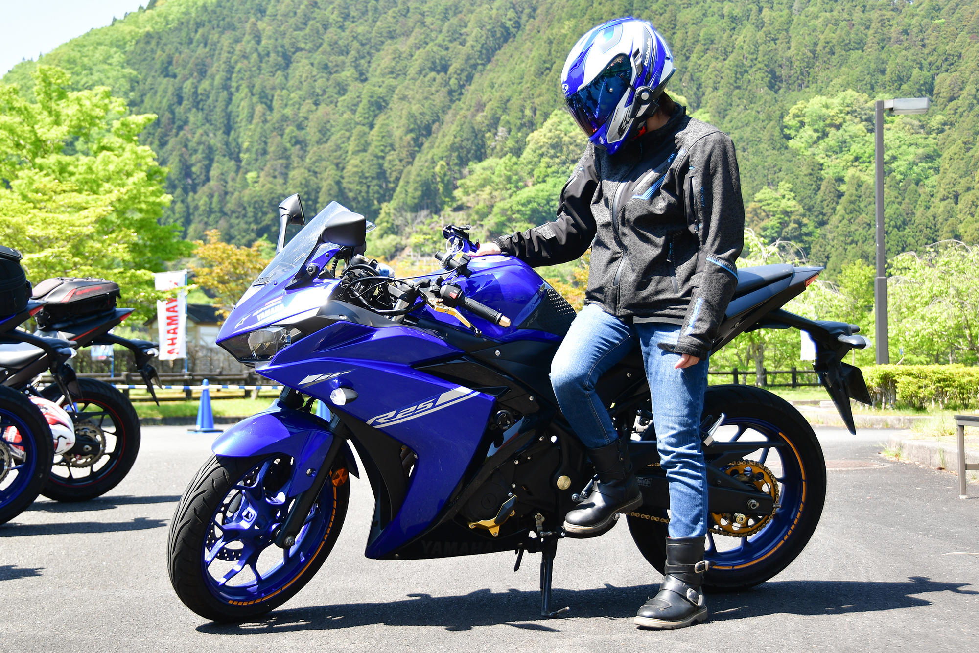 長野から有給休暇を取って駆けつけてくださったガールズライダーさん。昨年11月に「YZF-R25」を手にし、ドラッグスタ−250との2台態勢だそうですが「最近、YZF-R25ばかり乗っているかも。バイクってうまく言葉にできないけれど、走っているとなんか楽しい！」