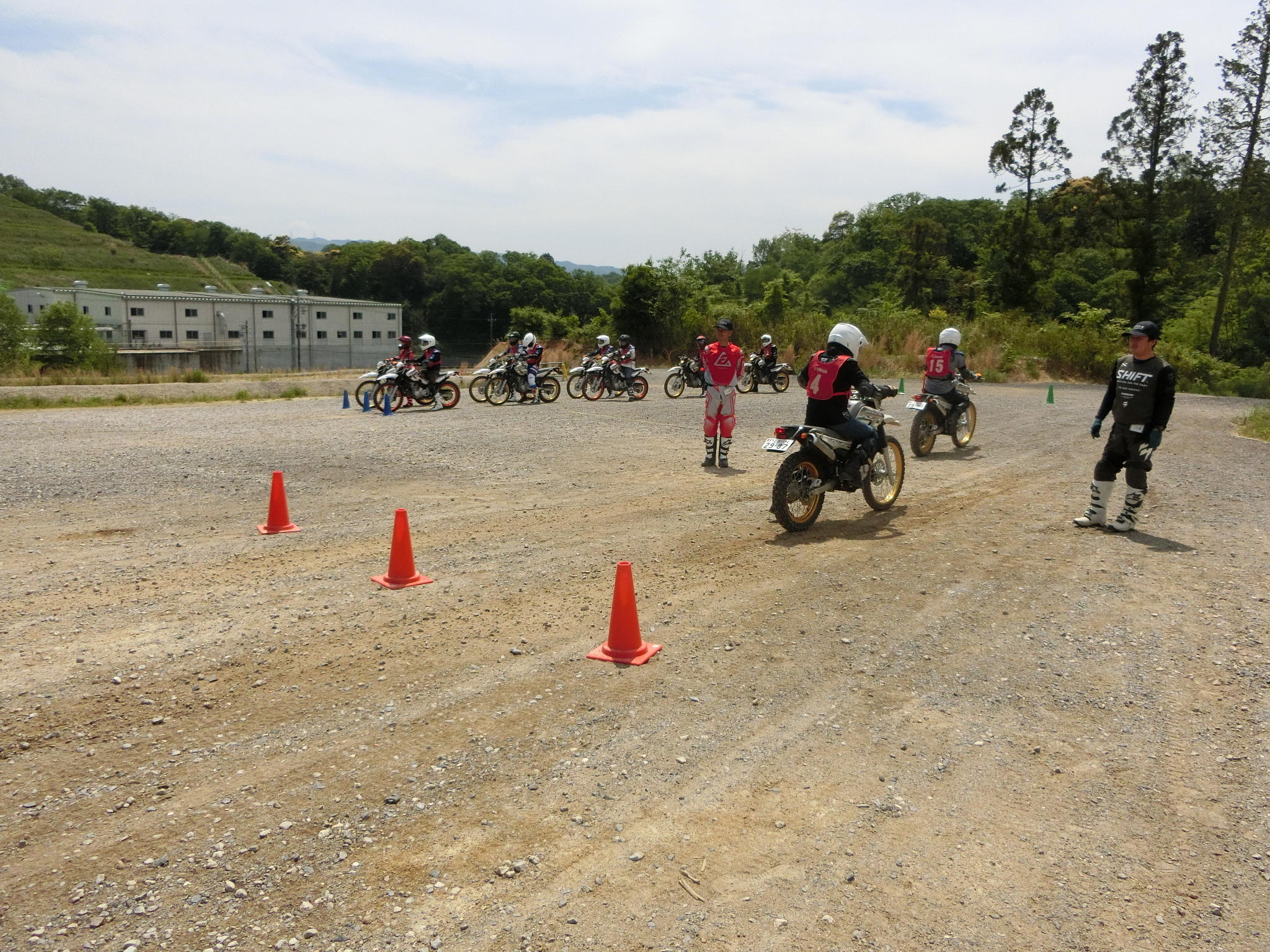 まずはリヤブレーキで滑る感触を体験