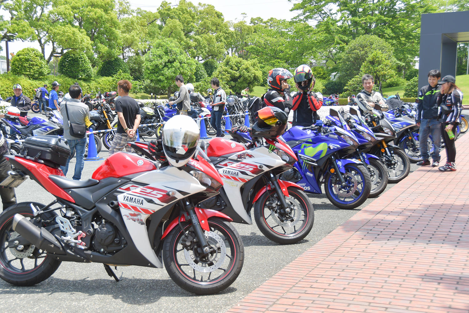 会場では、YZF-R3/R25オーナーさん同士はもちろん、同じバイク乗りとして、来場されたみなさん同士、どんどん声を掛け合って、バイク仲間を増やしてくださいね。