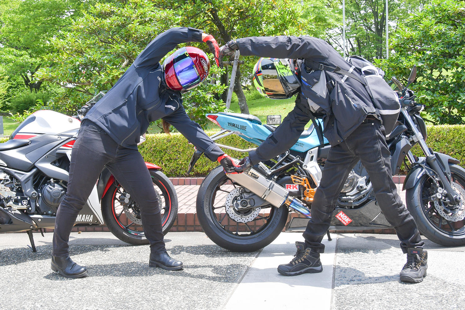 現在のお住まいは愛知県ですが、ナンバーが沖縄で、来場者の方の注目を集めていた、YZF-R25オーナーの彼女と、MT-07に乗る彼とのカップルライダーさん。