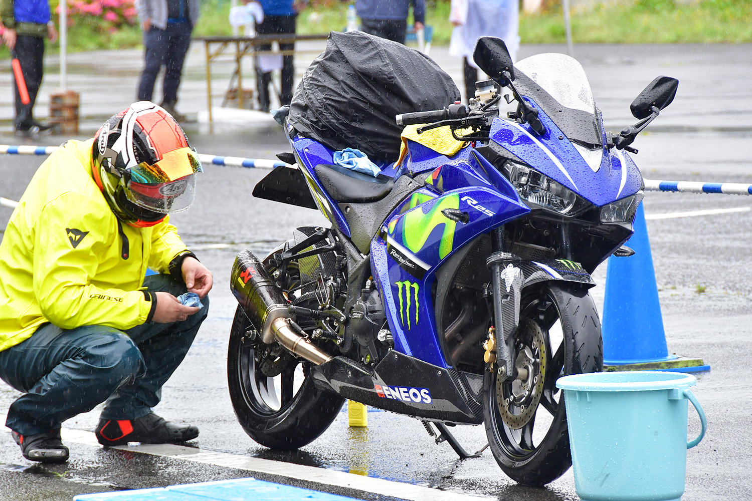 当選したオーナーさんは一生懸命汚れを落としていました。