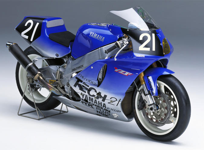 そしてTECH21カラーでは2度目、ヤマハとして3度目の8耐優勝を飾った1990年の「YZF750(0WB7)」という、レジェンド中のレジェンドな3台が、みなさんのお越しをお待ちしております！