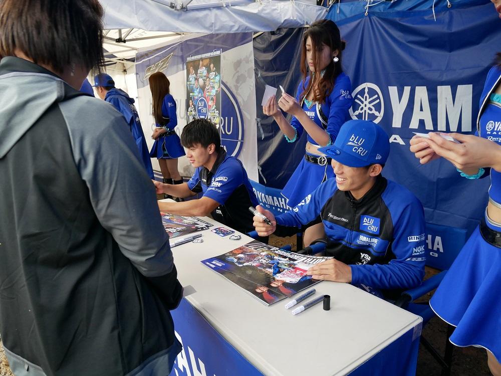 休んでいる間はありませんよ！お昼休みの間は、各ブースでイベントが行われているんです。