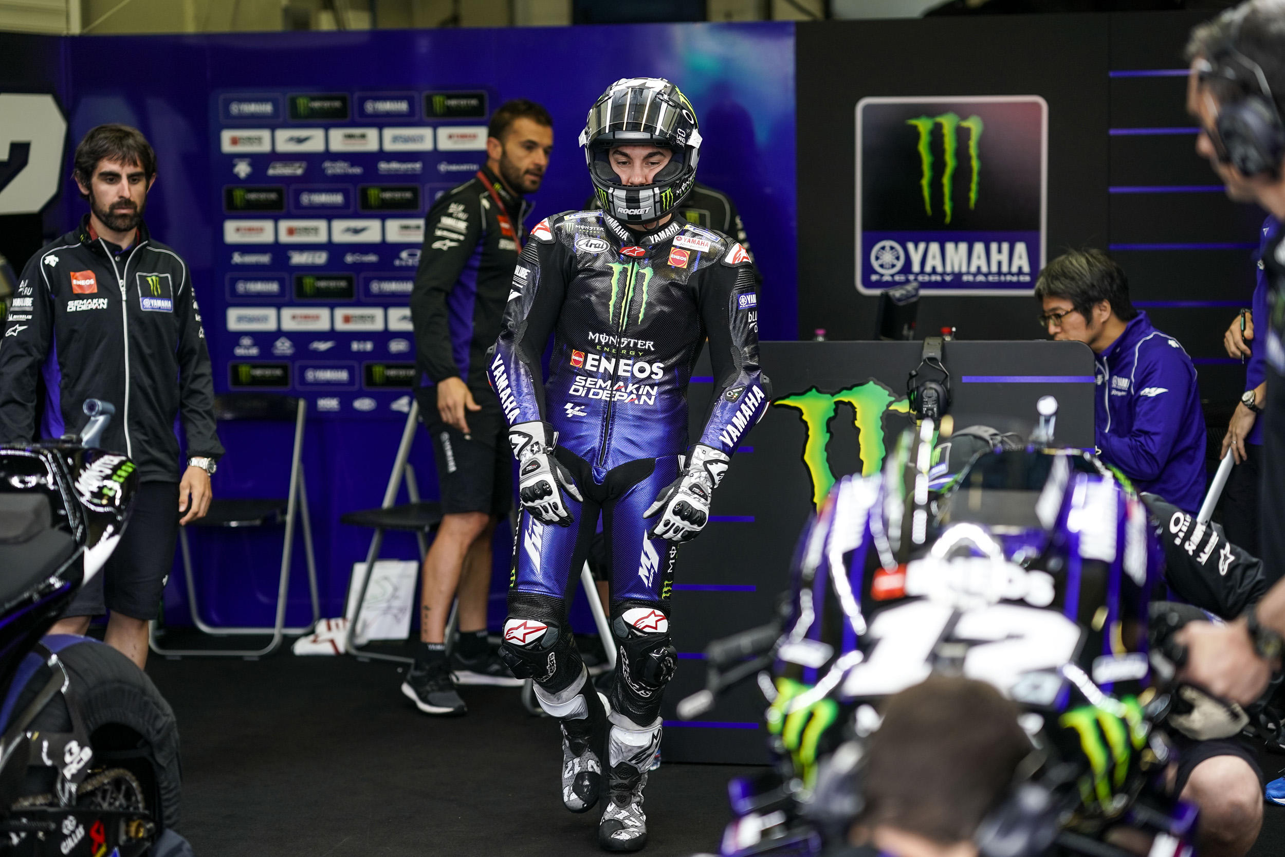 滅多に足を踏み入れることのできない、Monster Energy Yamaha MotoGPチームのピットを見学できるチャンスです。