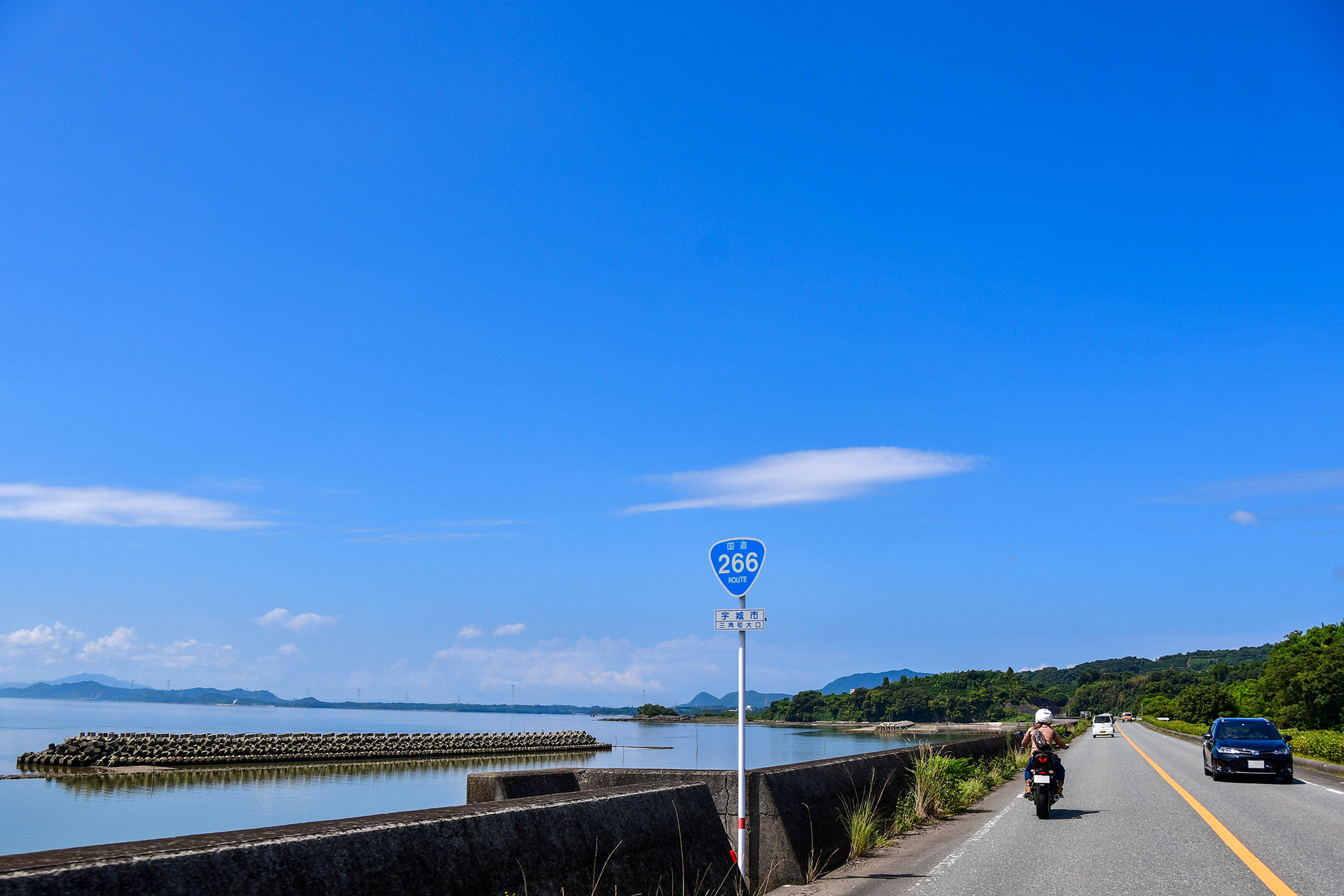 天草方面を記す標識に沿って進むと国道266号に出ました。