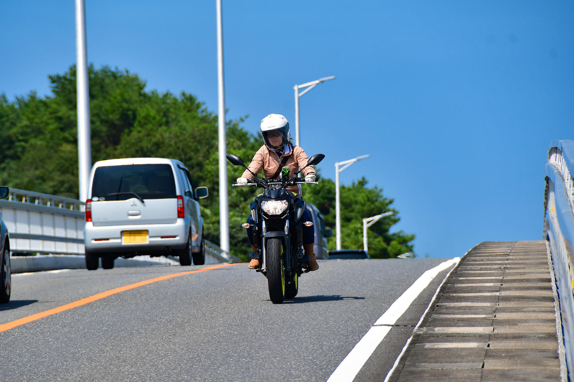 3つ目・中の橋、4つ目・前島橋と渡っていきます。