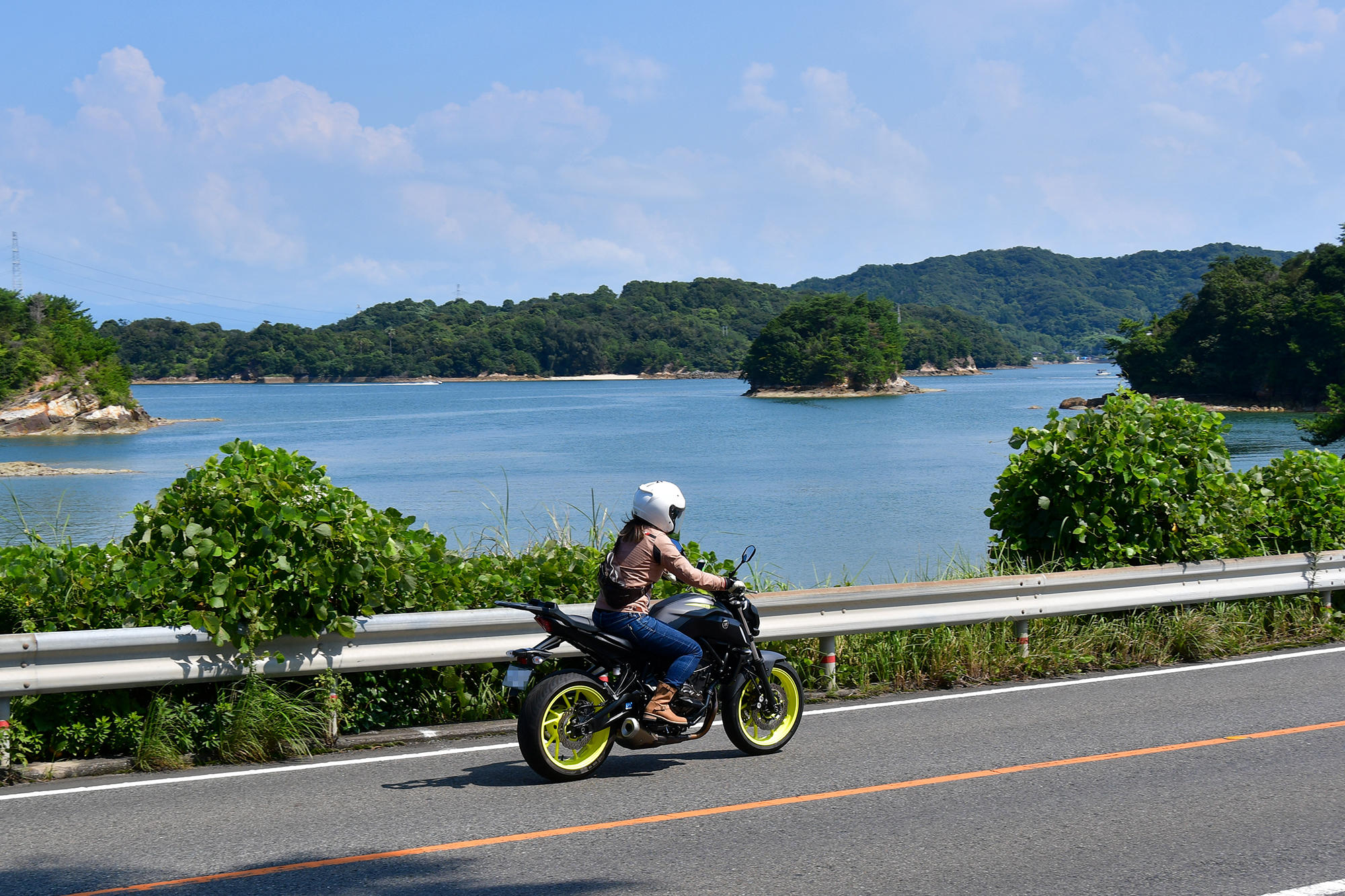 単なる海沿いではなく、大小120余の島々が点在している天草だからこそ