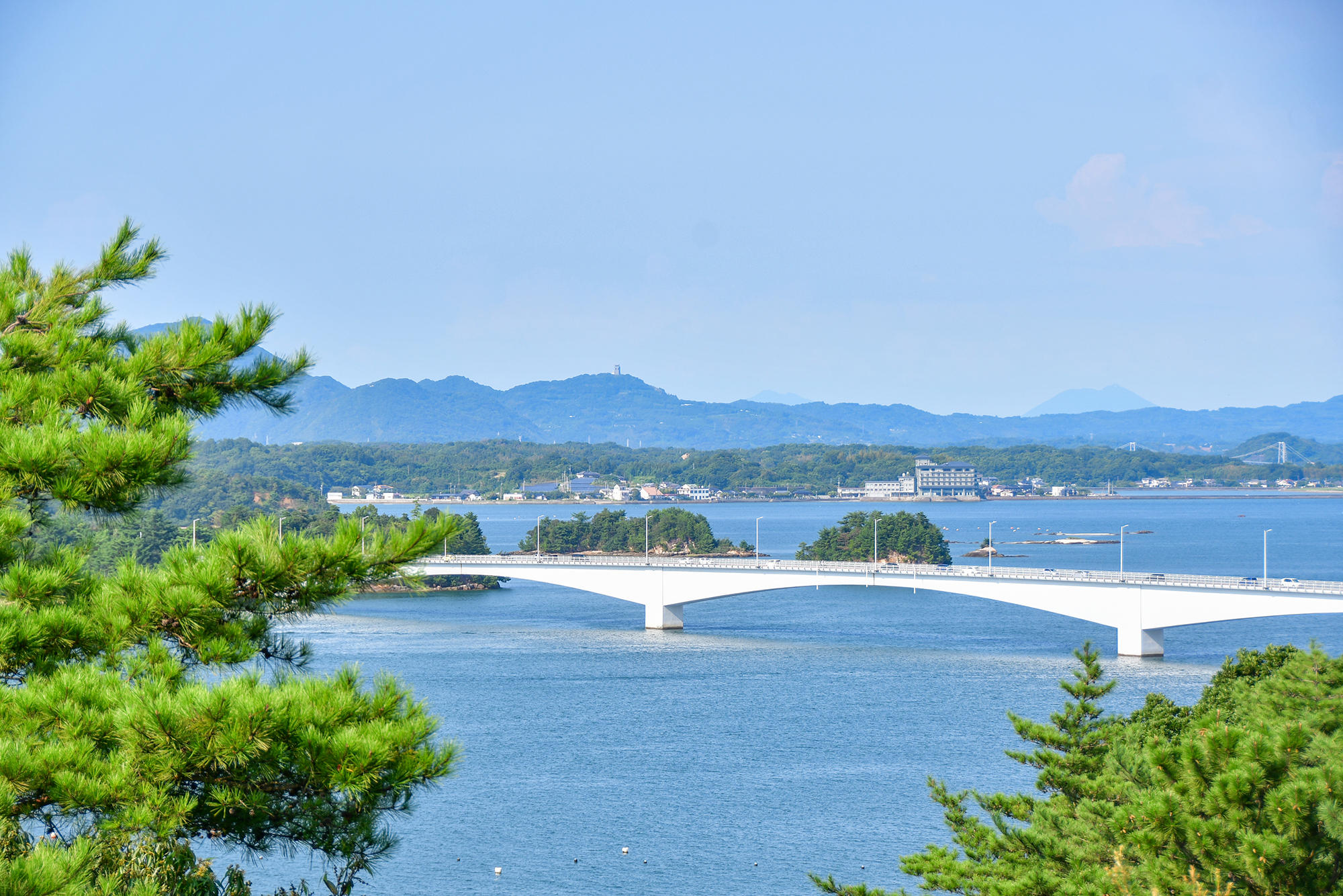 先ほど渡った前島橋が見えます。