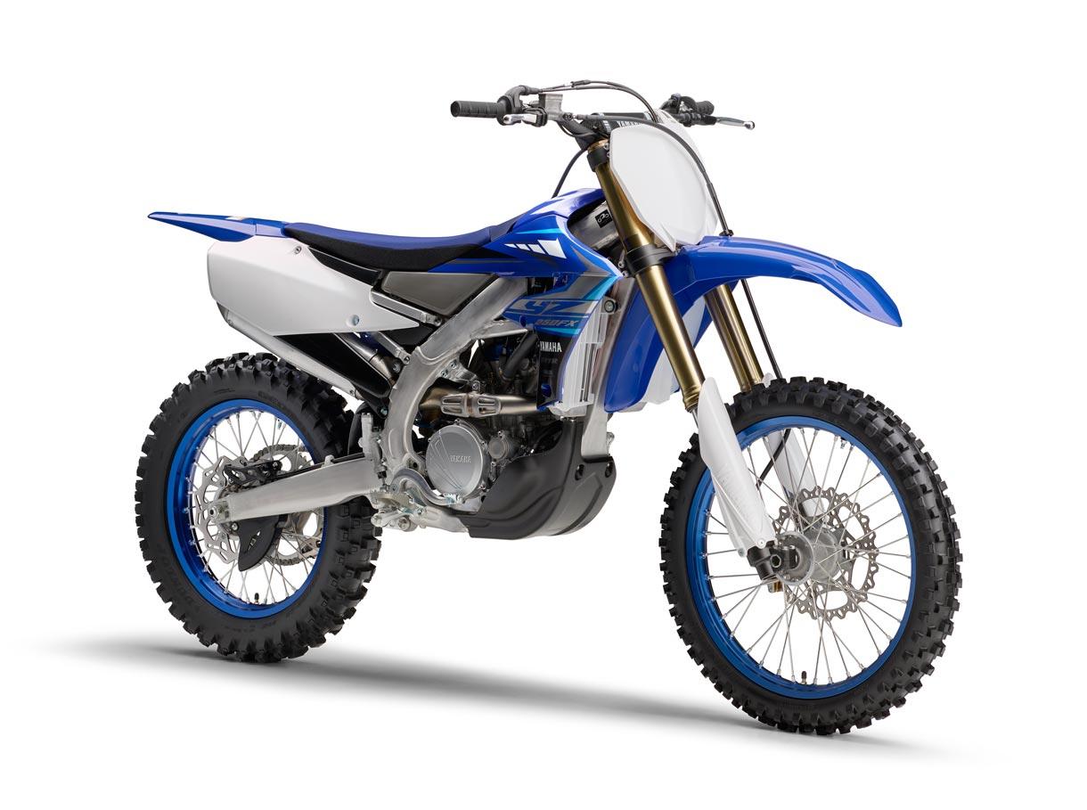 2020年モデルの「YZ250FX」はフルモデルチェンジし、クロスカントリー・エンデューロレースでの戦闘力がよりいっそう向上しているんです。