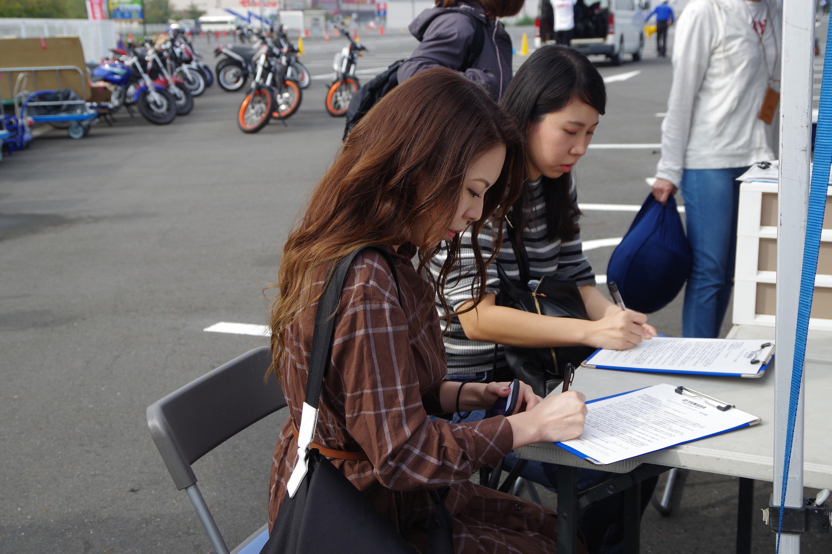 レッスン会場である千葉県野田市の清水公園第5駐車場へ集合し、受付がスタート。