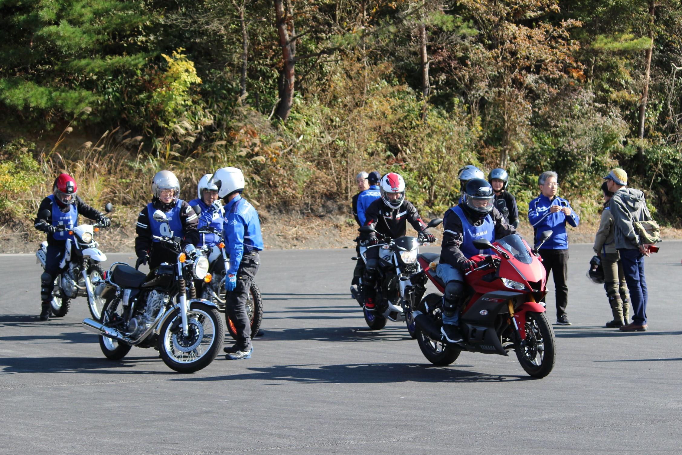 こちらはお昼の試乗会の様子。SR400が意外と人気だったりします。さすがロングセラーモデル。なんでもみなさんキックから始動させたいそうですよ（試乗車は会場によって異なります）。