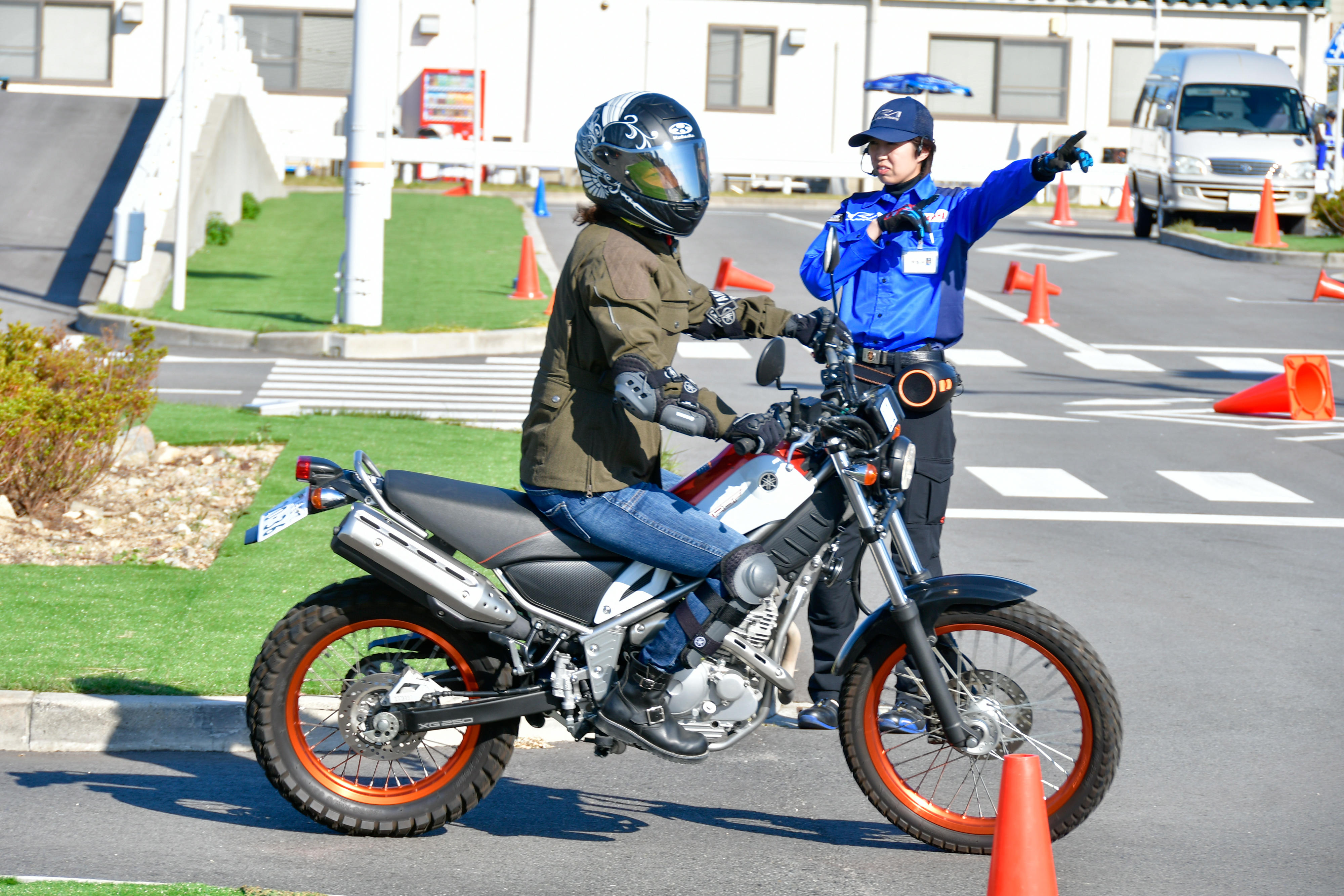 午後はレッスン会場内に総合コースを作り、午前中に教わったことの総復習。