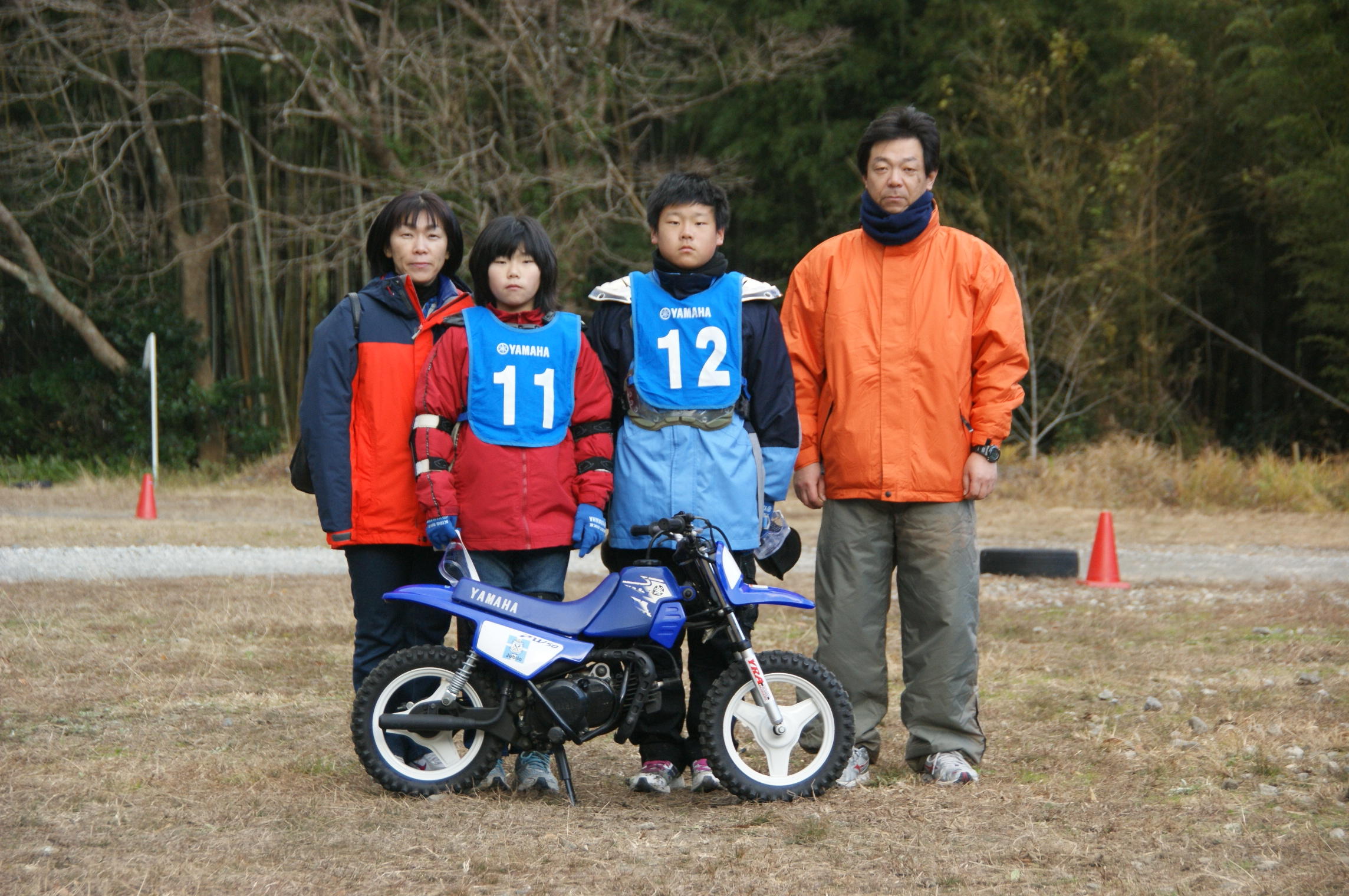 当時のお写真がこちら。そして、今回このお写真を再現していただいたのが...