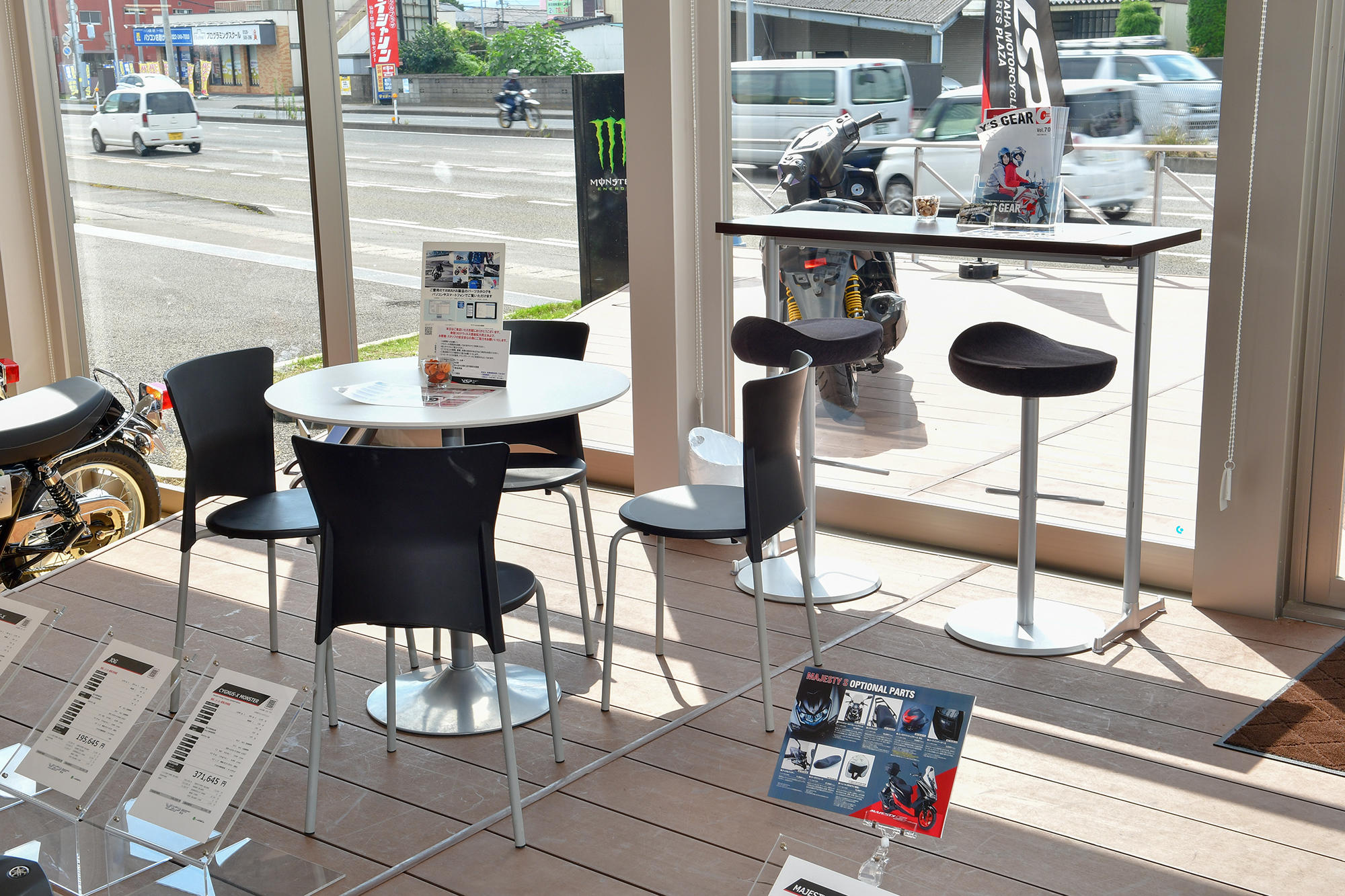 YSP仙台の店内には、休憩いただけるコーナーやスペースをたくさんご用意しています。