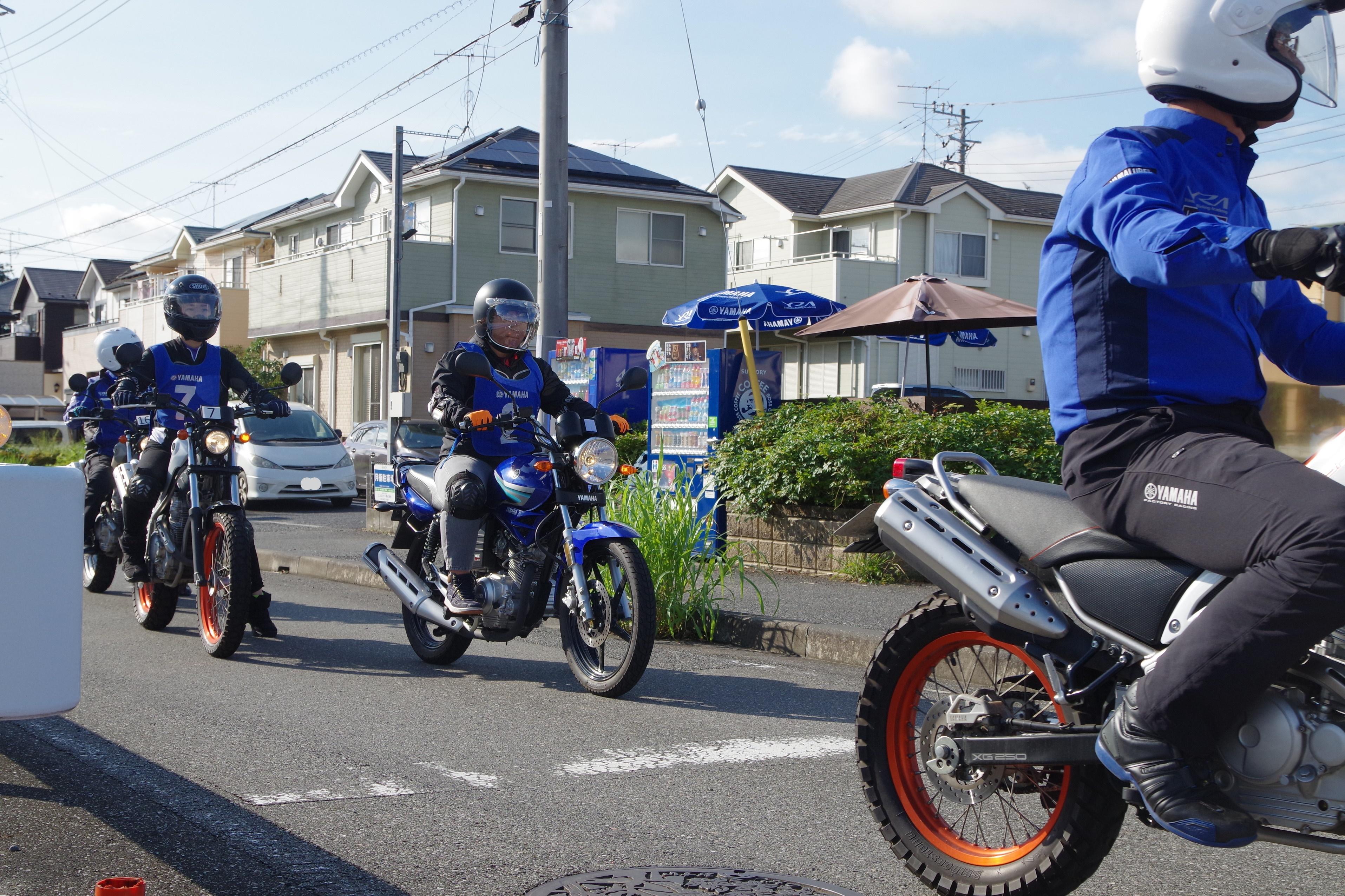 ツーリング隊列の先頭と