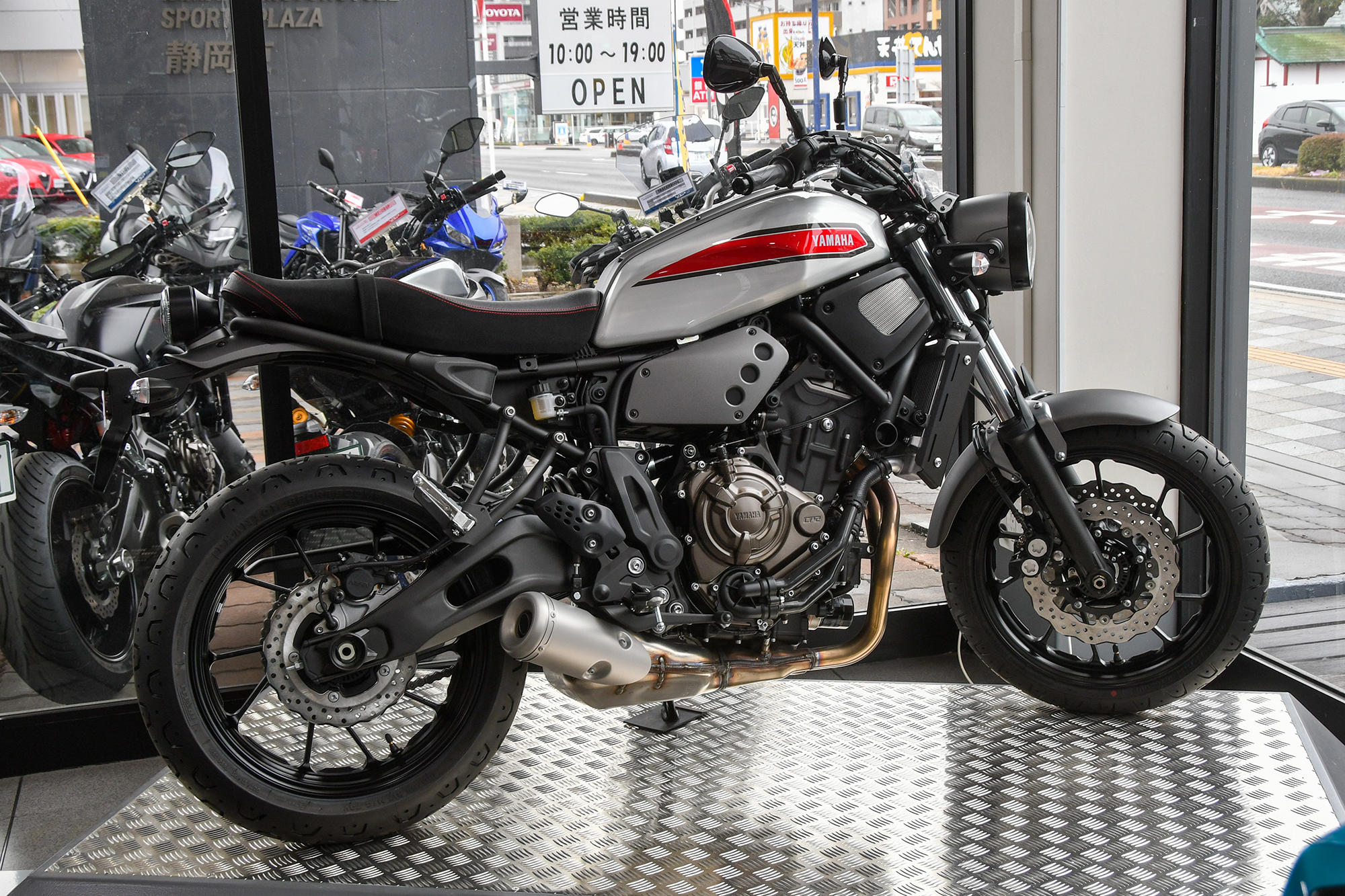 XSR700