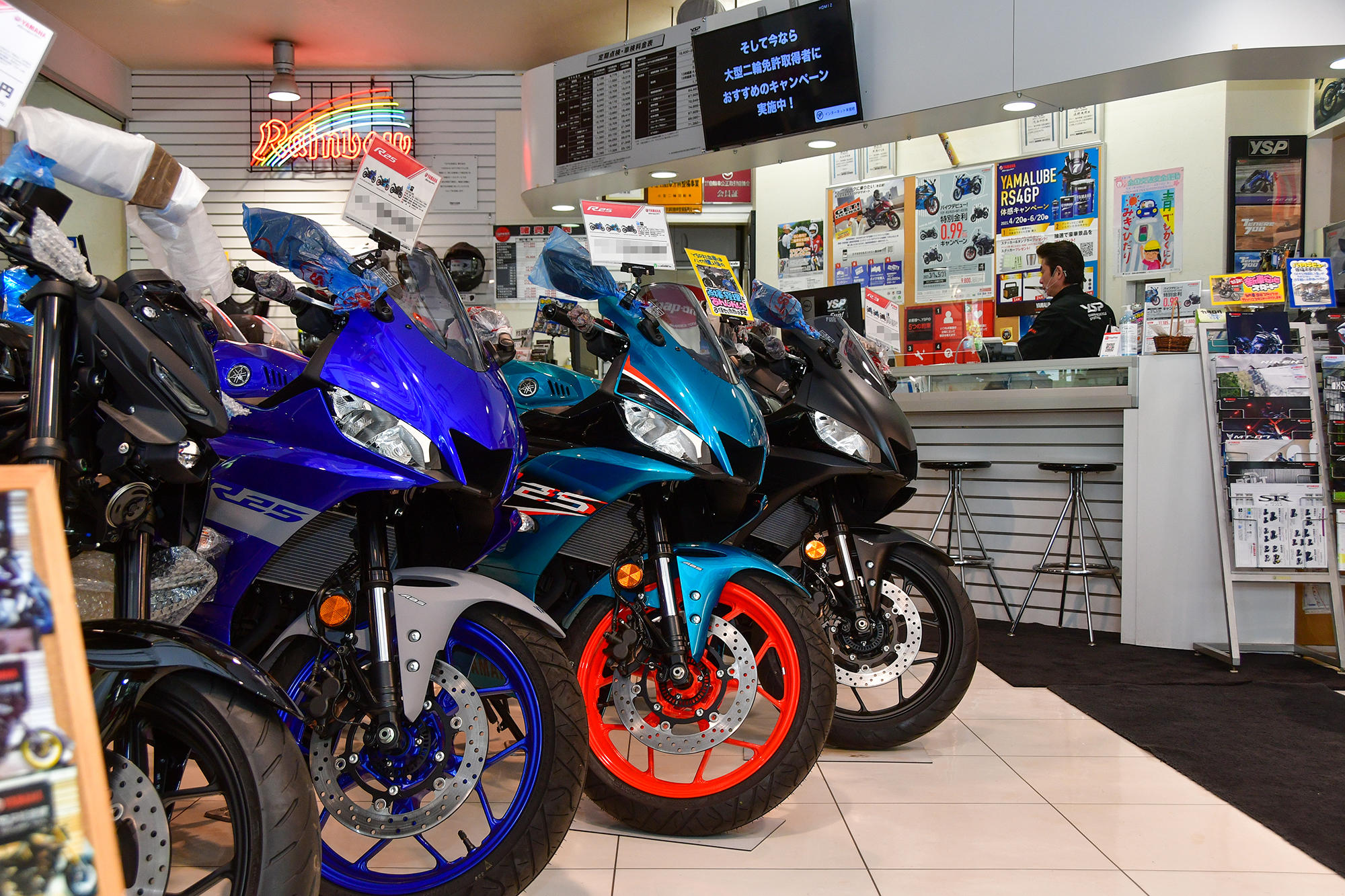 「そういう姿をYZF-R25やMT-03などに乗る、初心者ライダーのお客さまが、店頭やSNSでご覧になられていて、FJRのオーナーさんたちと仲良くなり、いつかは自分もFJRに乗りたい、大きいバイクにステップアップしたいと憧れたりして、お客さま同士がつながっています。」