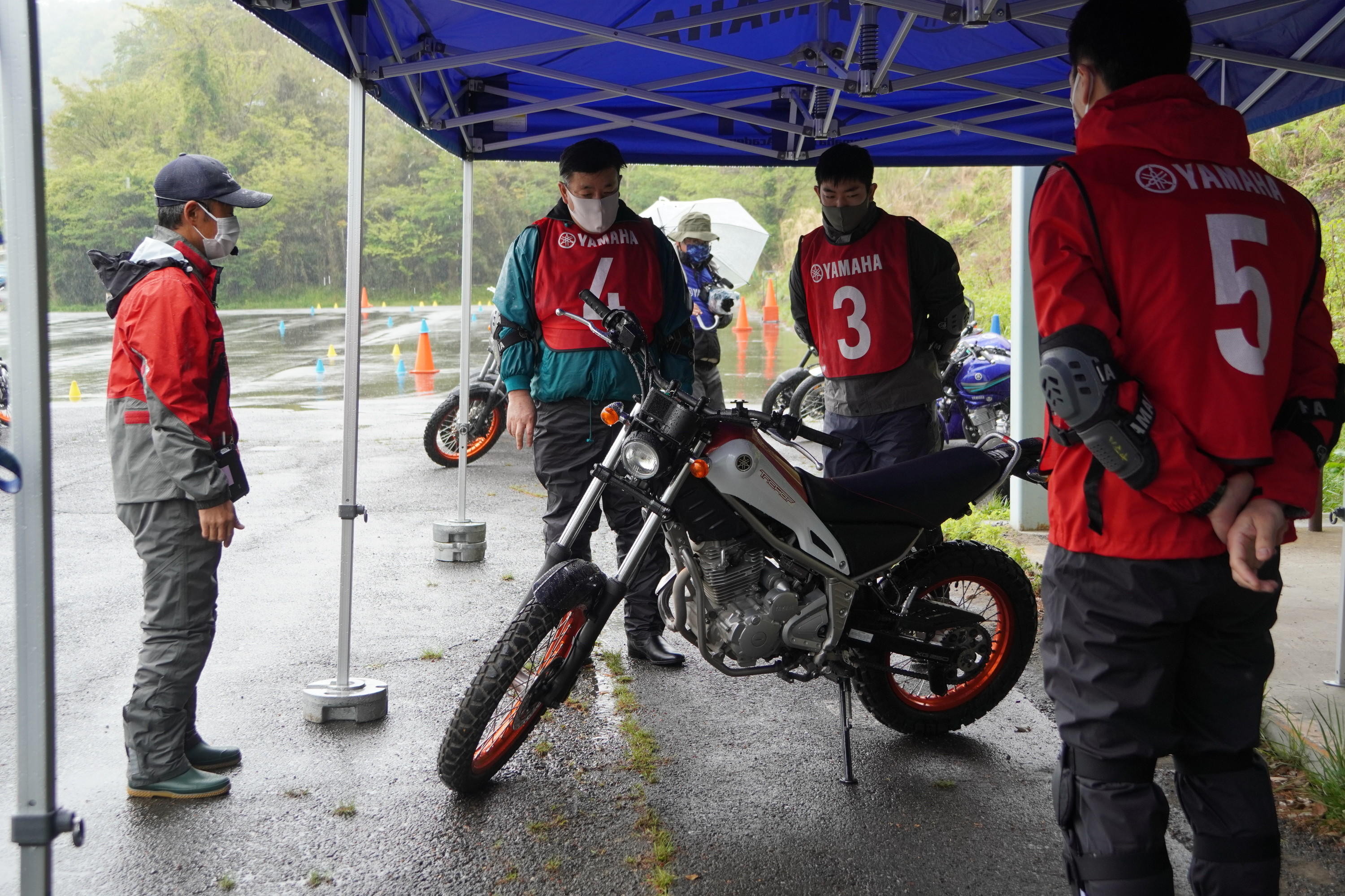 親子バイク雨天でも行われました