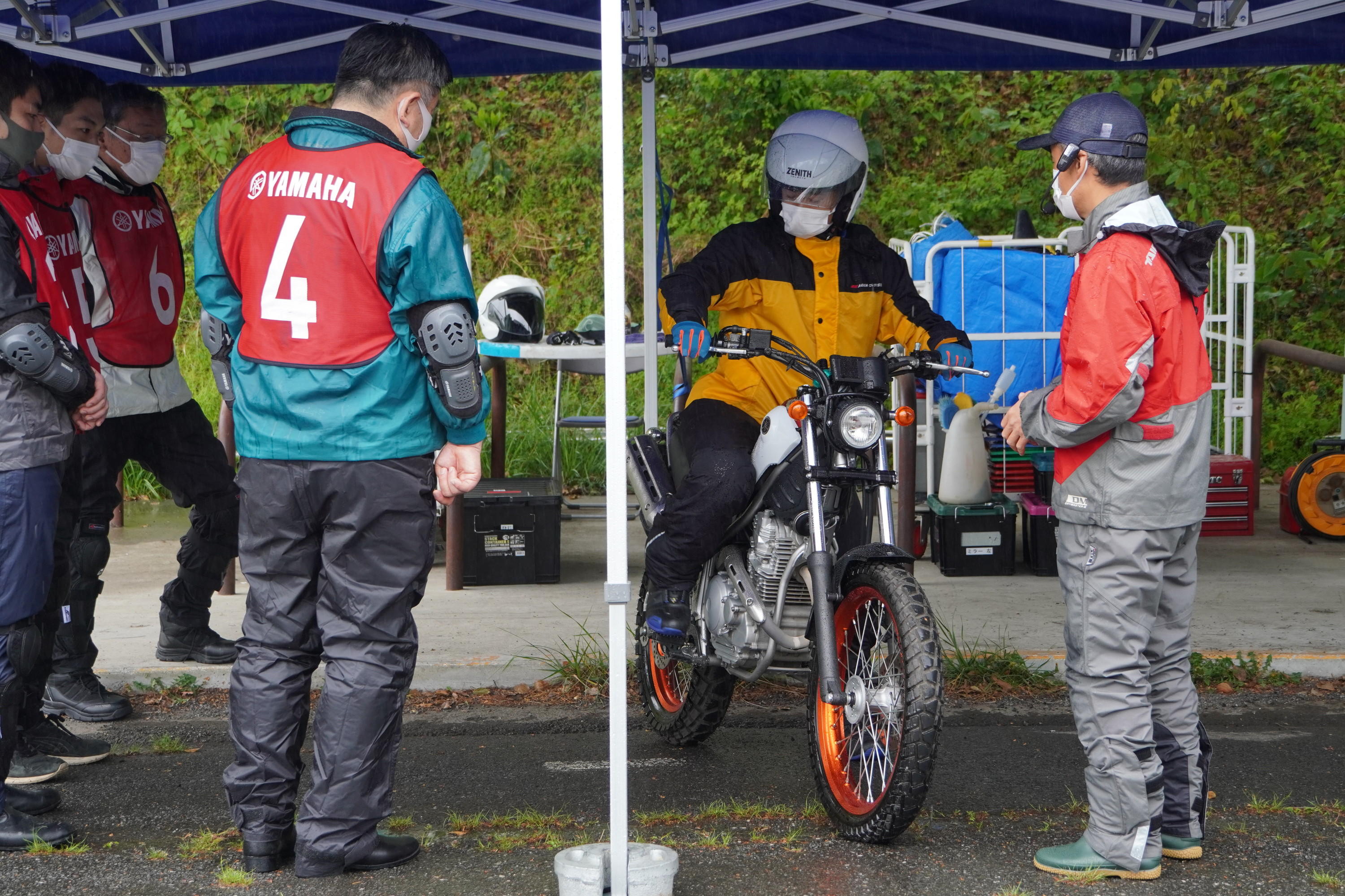 親子バイク雨天でも行われました2