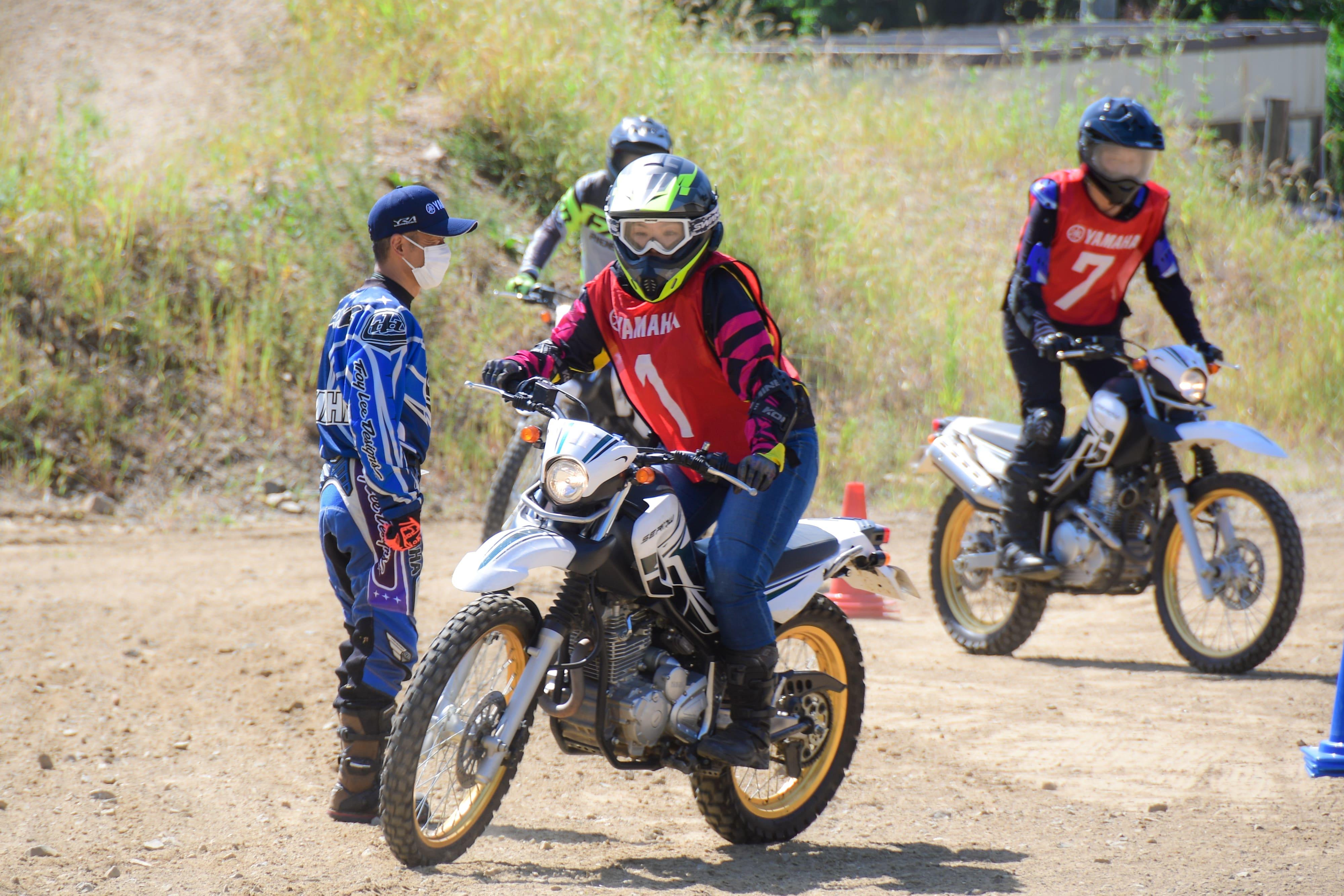 途中こまめに休憩も挟みながら、セローを使ったレッスンは続きます