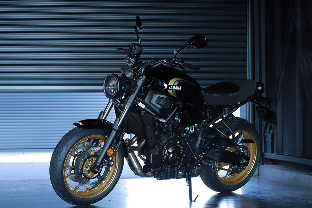 SR700の2022年カラー