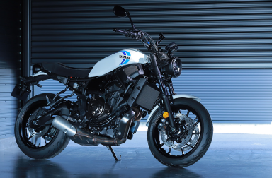 なつかしいカラーリングの2022年モデル「XSR700」