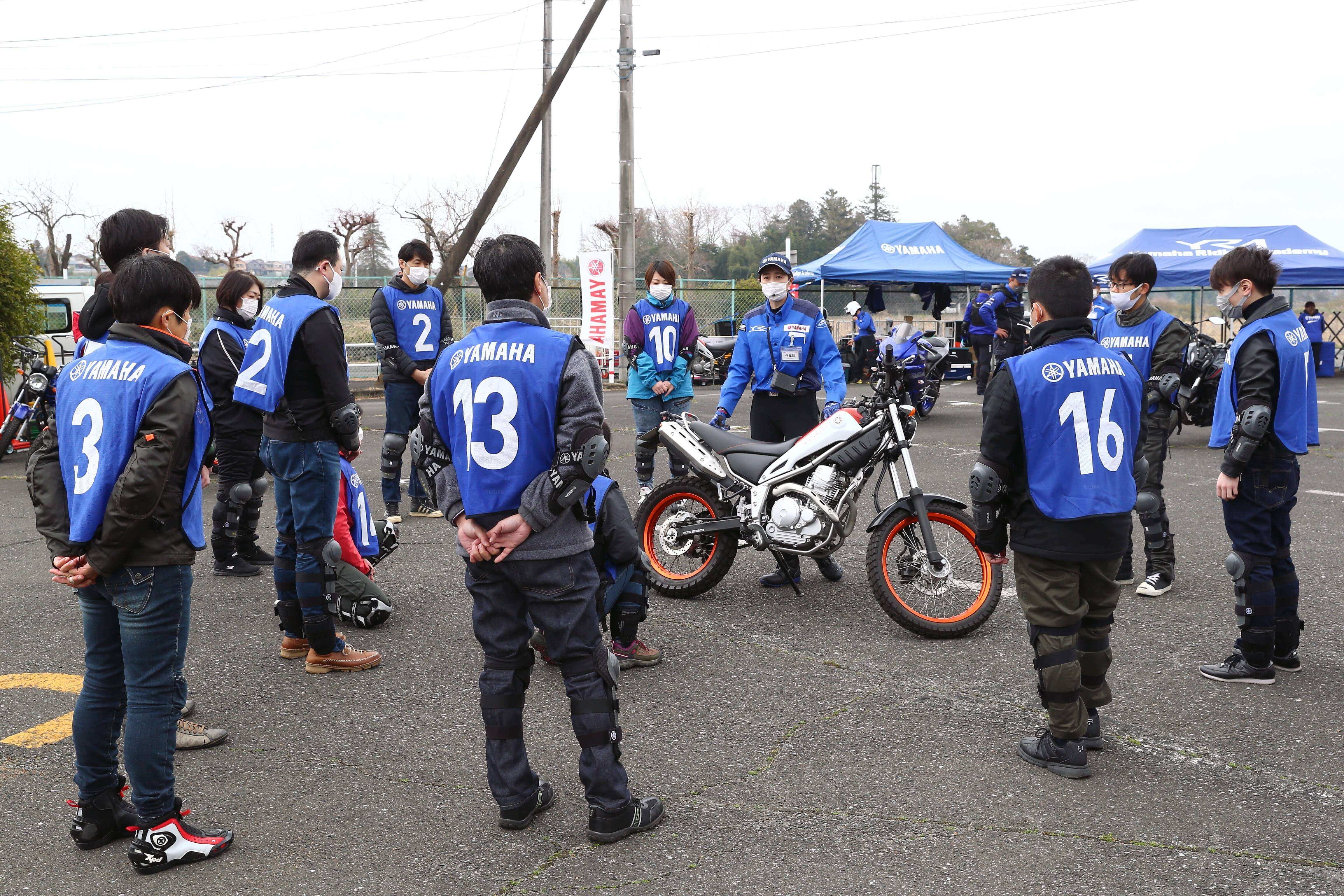 バイク各部を隅々までじっくり観察します