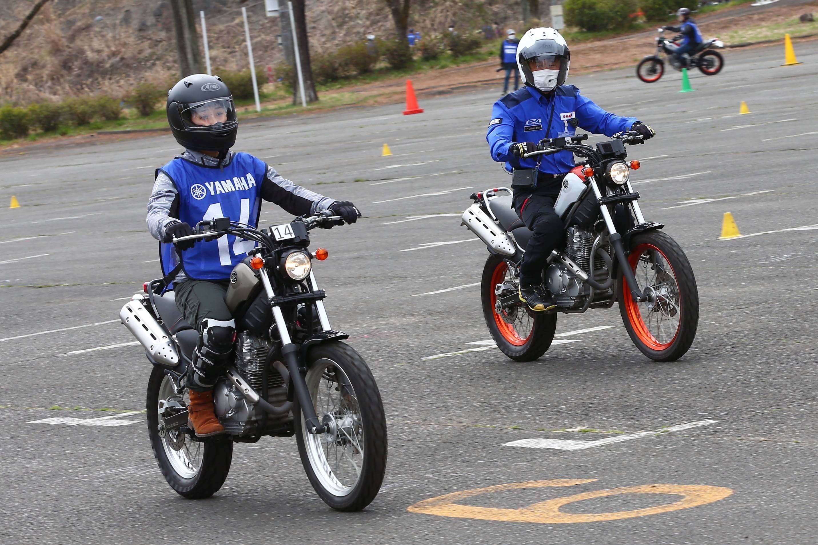 時にはインストラクターが並走しながら