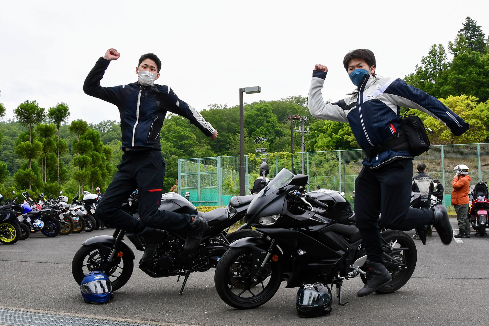 YZF-R3のオーナーさん（右）は「僕も針テラスによく行きますよ