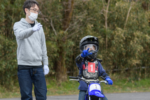 「準備できたよ」のYポーズ。