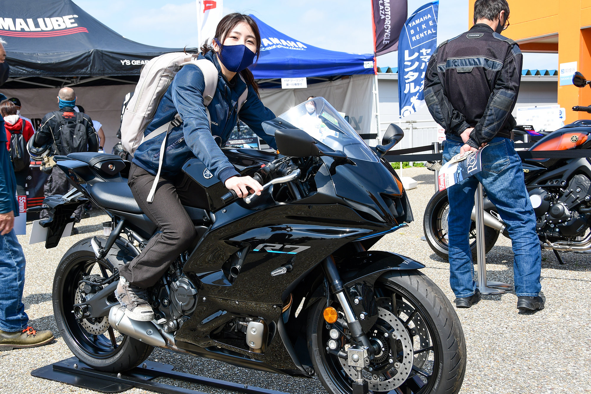 会場では、「YZF-R7」や