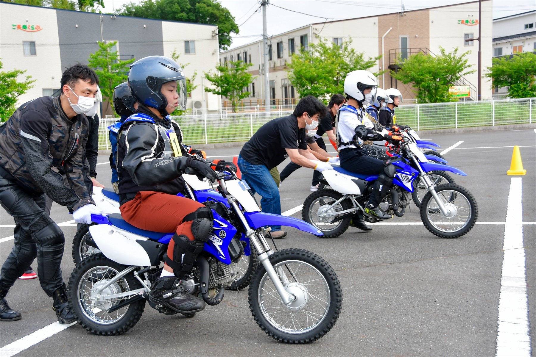 もちろん、保護者の方にしっかりサポートしてもらいながら3時間たっぷり練習します。