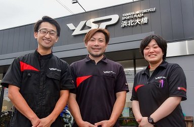 元モトクロス国際A級ライダーとしての経験と知識と技術力を存分に活かし、レースサポートはもちろん、バイクを操って楽しむ喜びを広くお伝えしているYSP浜北大橋