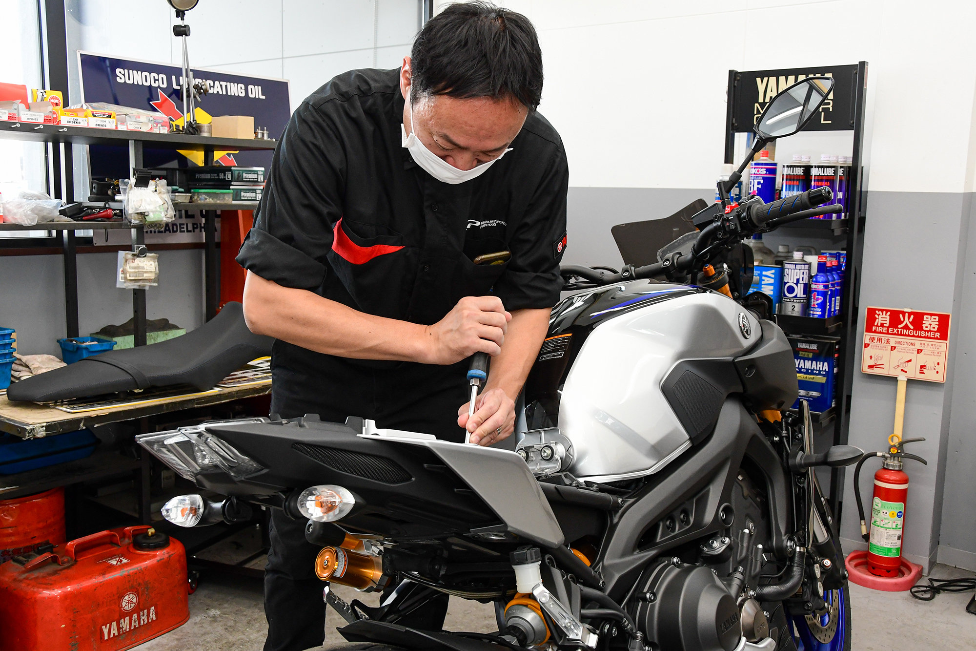 春先にバイクを購入されたり、車検、点検整備を受けられる方が多いので、作業が重なって大忙しですが、バイクを楽しめるシーズンが短いので、シーズン中に万が一、何かトラブルが起きてバイクに乗れない期間を決してつくらないよう、真剣に作業にあたっています。