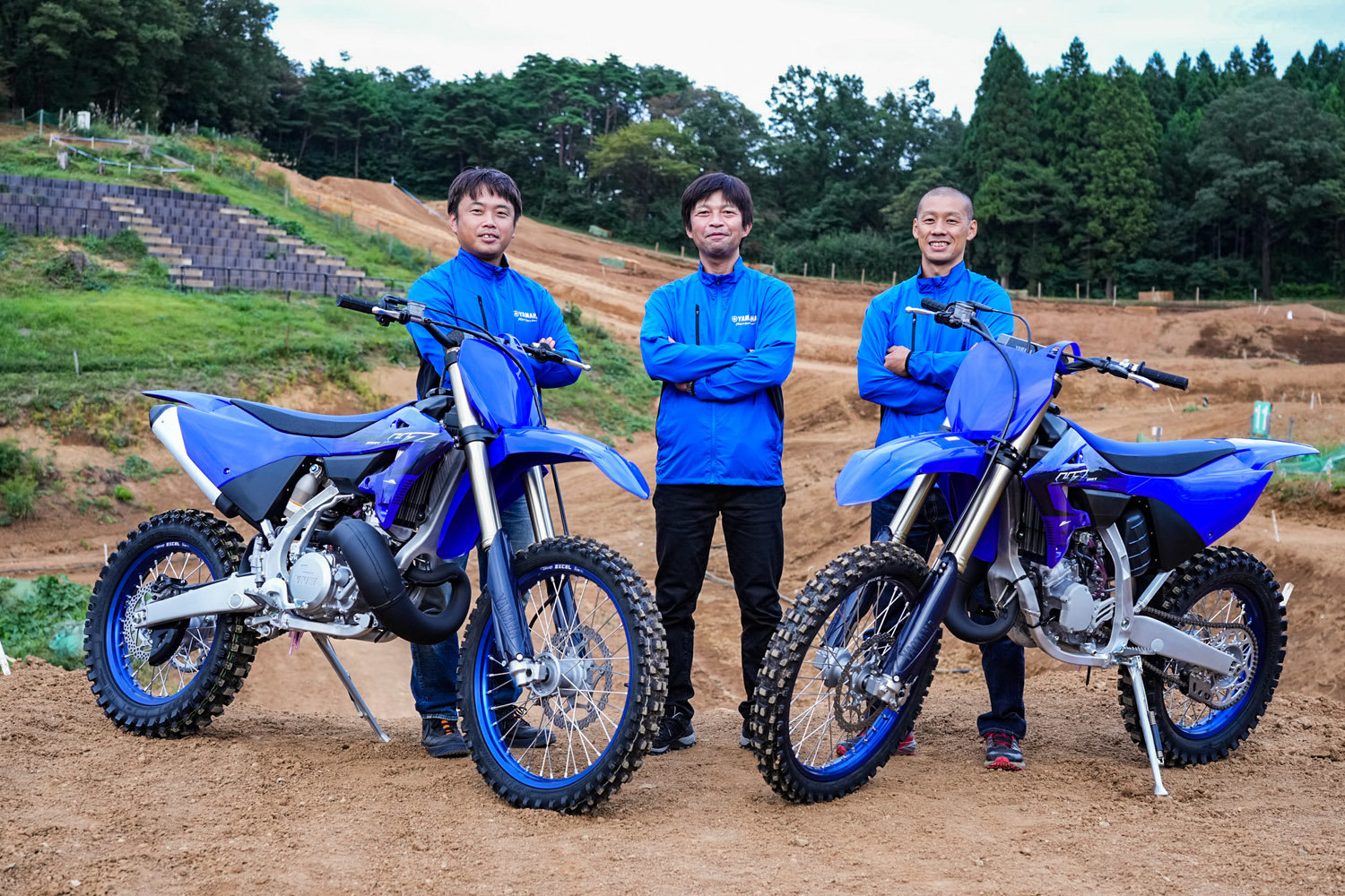 私自身はクロスカントリーが大好きで個人的にYZ250Xを所有し