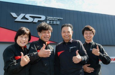 店長自らYZF-R1でレースに参戦するなど