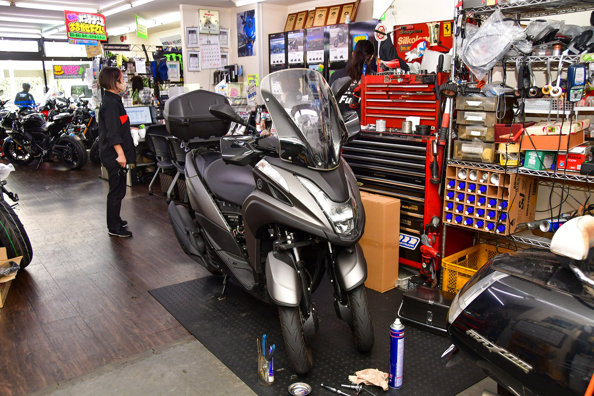 うちは、バイクが大好きなスタッフが集まっているので、お店が休みの時など、みんなでツーリングに出かけたり、オフロード遊びしたり。例外もあるでしょうけれど、自分たちがバイクって楽しい！