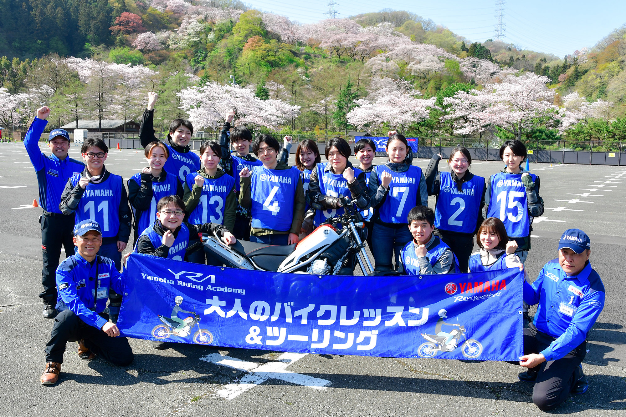 大人のバイクレッスンは、オフロードレッスンが3月25日（土）の大阪・プラザ坂下から、オンロードレッスンは4月1日（土）の東京サマーランドから、開催しています。