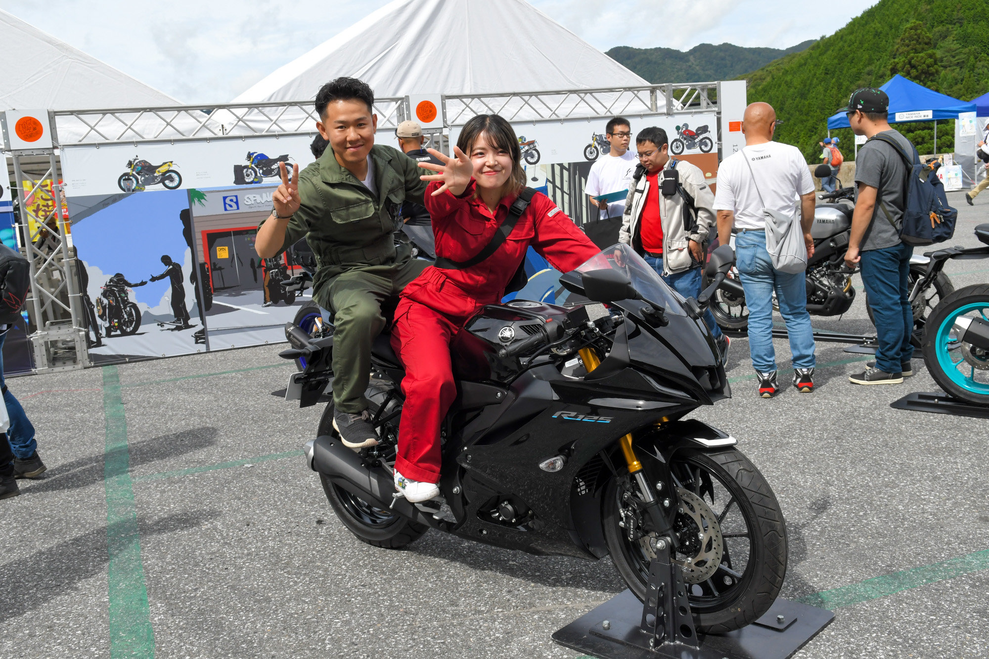 YZF-R25に乗る彼女の付き添いで来場された彼氏さん