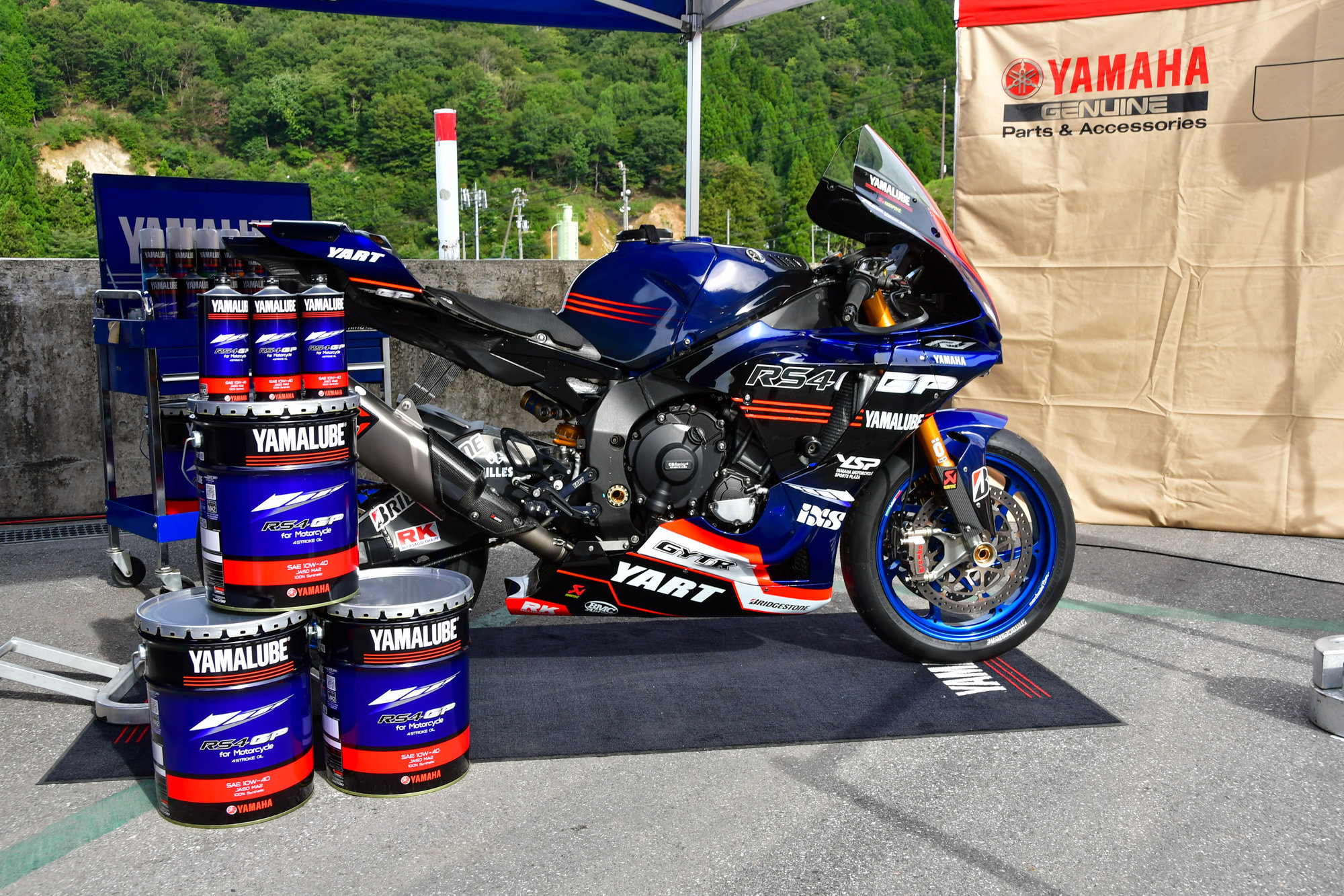 YAMALUBE YART YAMAHA EWC Official Team」の車両展示