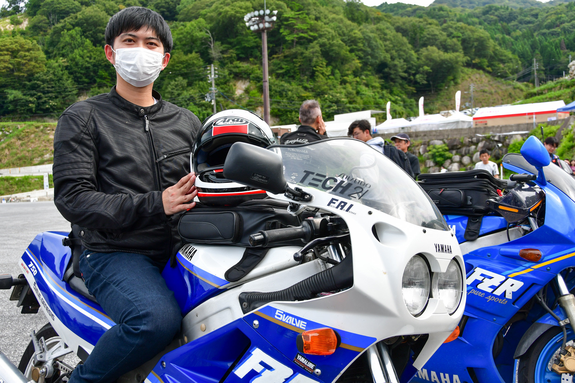 神戸から来場くださった「FZR750」オーナーさん。