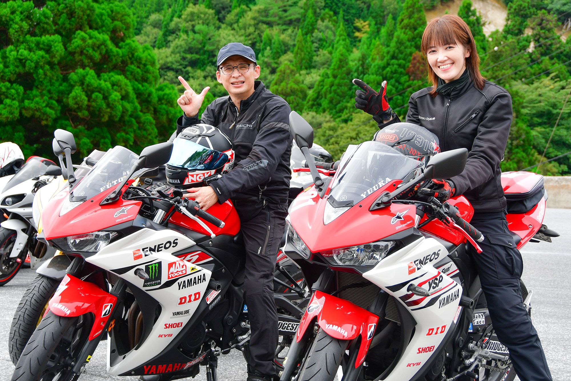 会社のライダー仲間同士、2014年にYZF-R25が出たときに、YSP寝屋川でそろって購入。