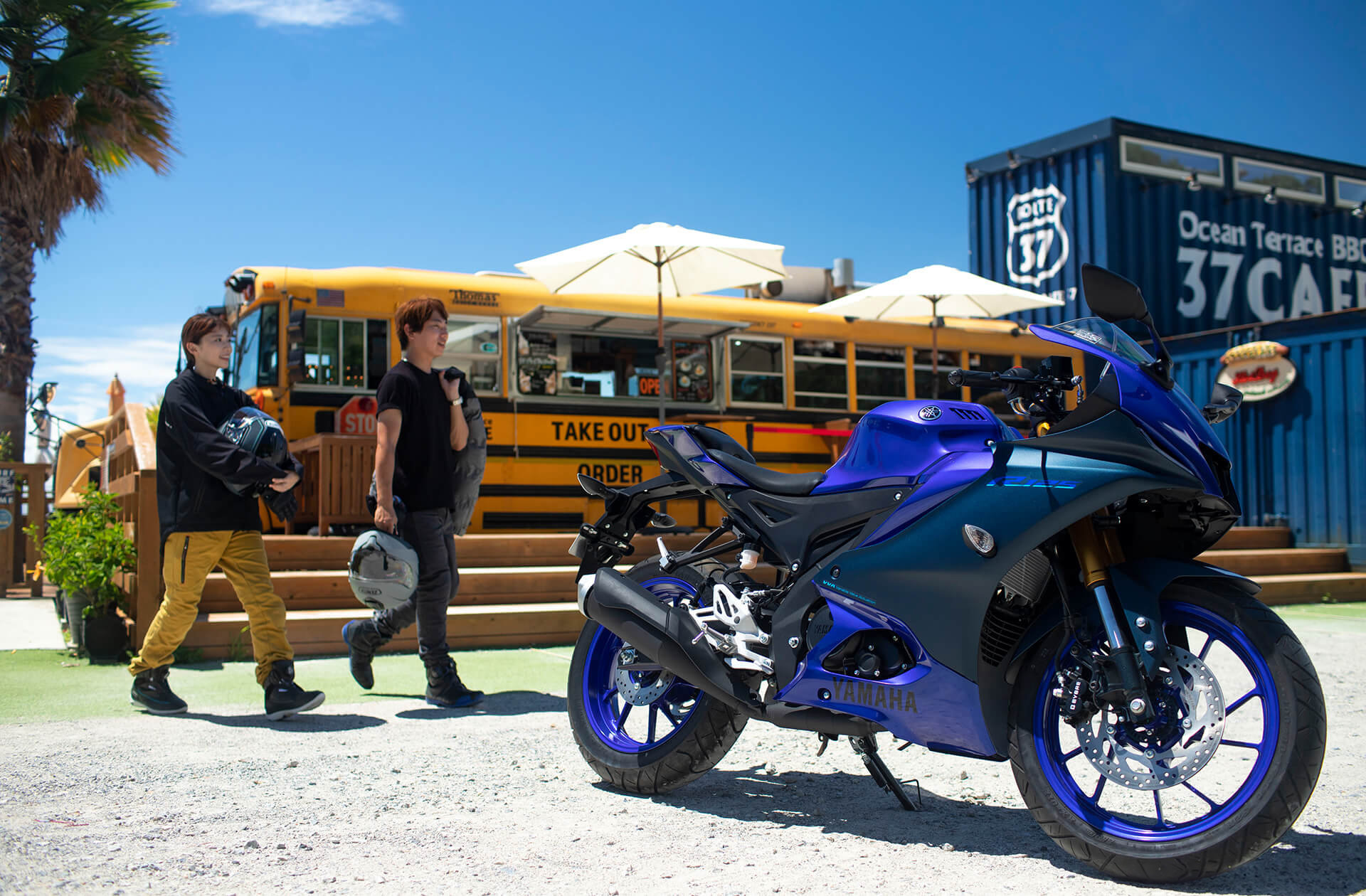 自動車保険に付帯できるファミリーバイク特約が使えたり