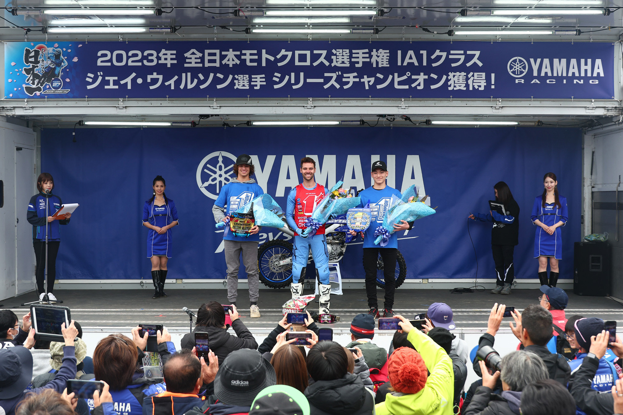 なお、IA2では若手スペイン人ライダービクトル・アロンソ選手がYZ250Fでチャンピオンを獲得！　IBOPENでは10代の住友睦巳選手が、同じくYZ250Fでチャンピオンを獲得しており、IA1を含めYZシリーズが全日本モトクロスで三冠（大記録！）を達成しました！